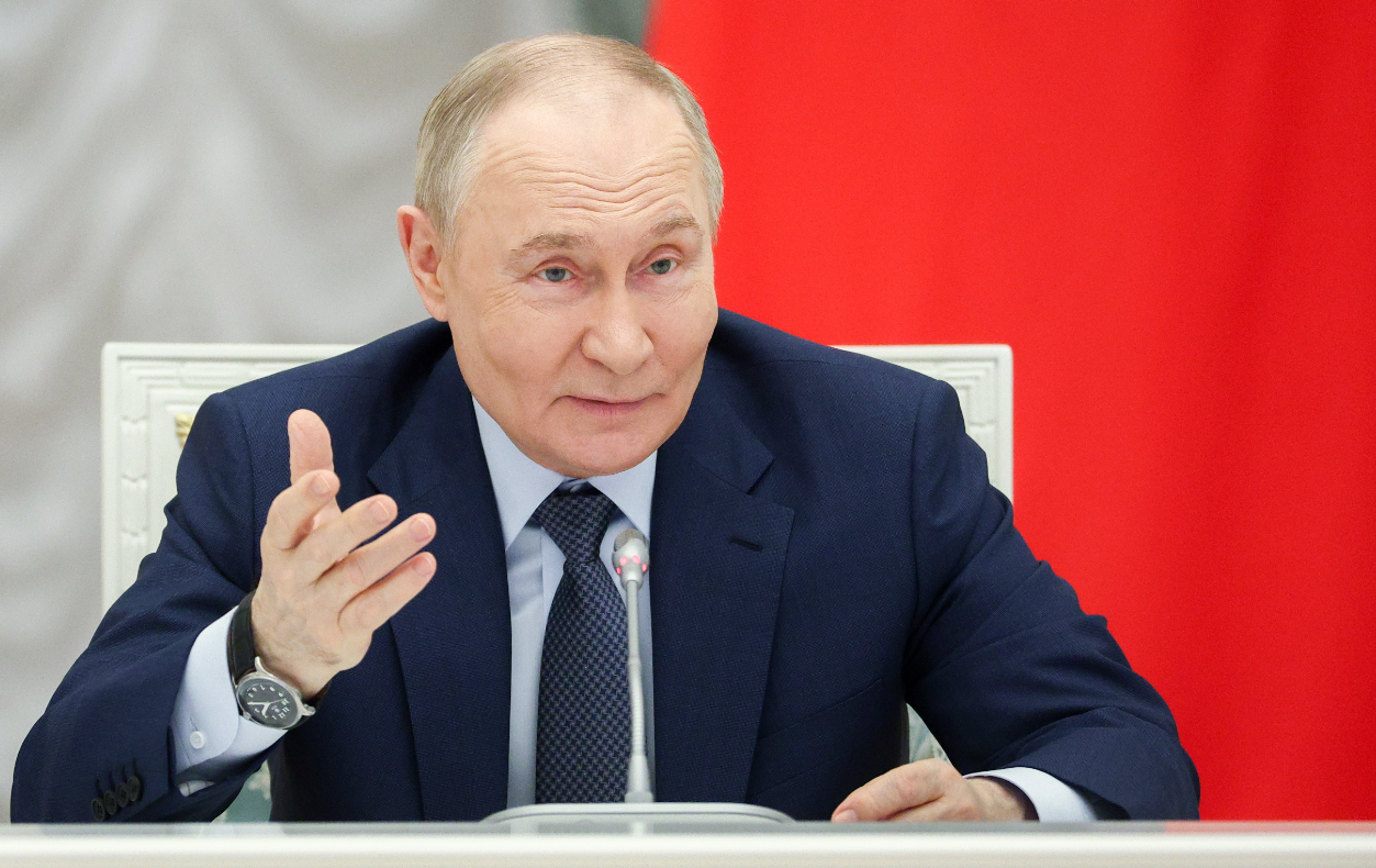 Путин дал старт второму сезону конкурса “Это у нас семейное”